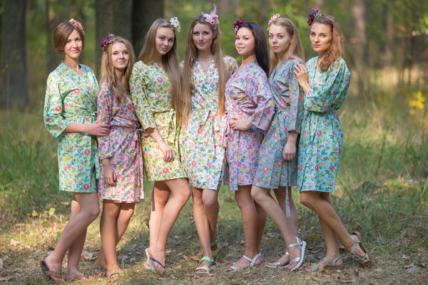 Mismatched Happy Flowers Patterned Bridesmaids Robes in Soft Tones
